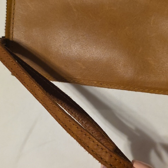 Margot NY style Leather Wristlet Clutch - Picture 3 of 5